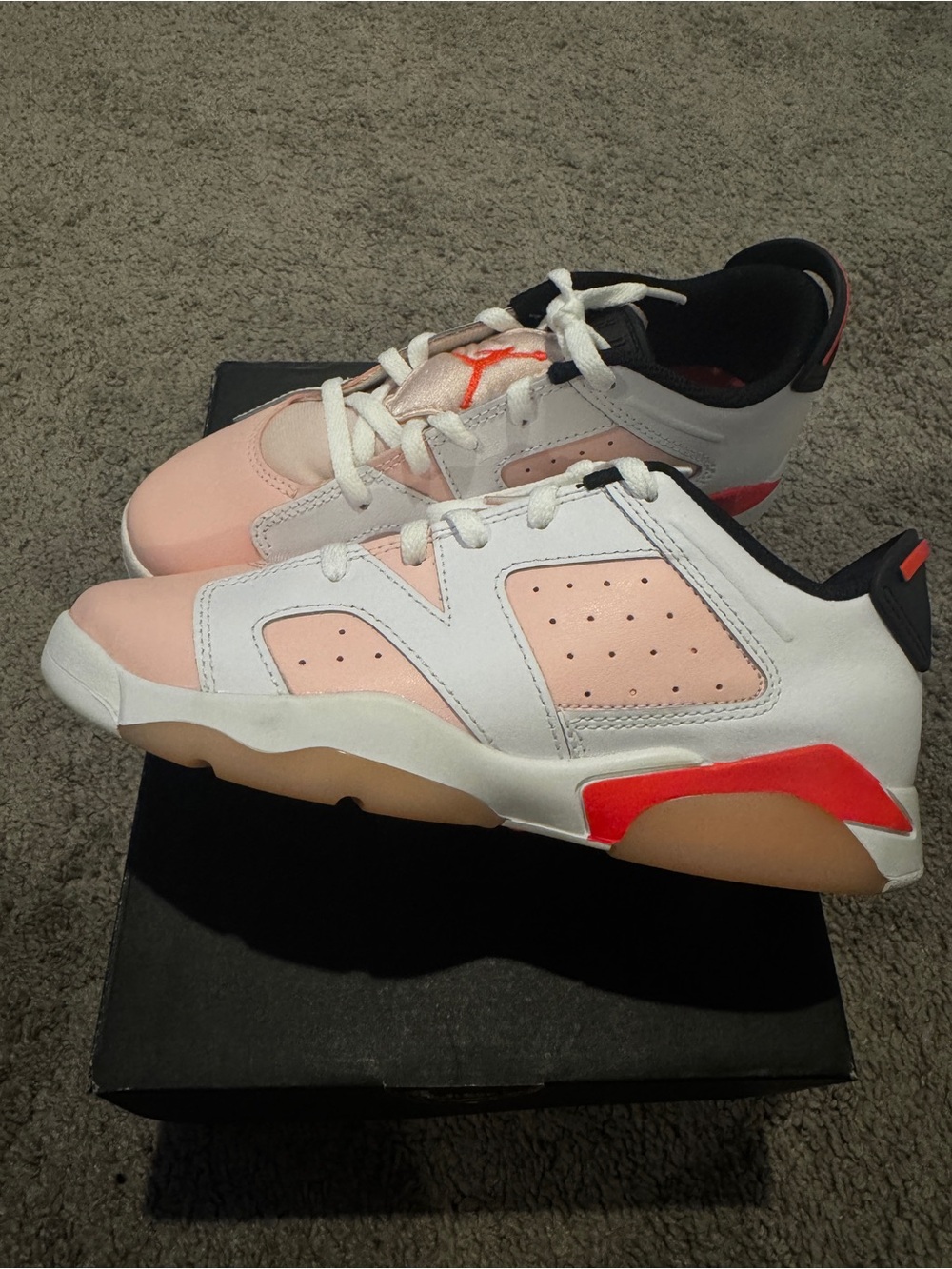 Jordan 6 Retro Low (PS) Size 2.5y Kids Pink, White & Red Sneakers
